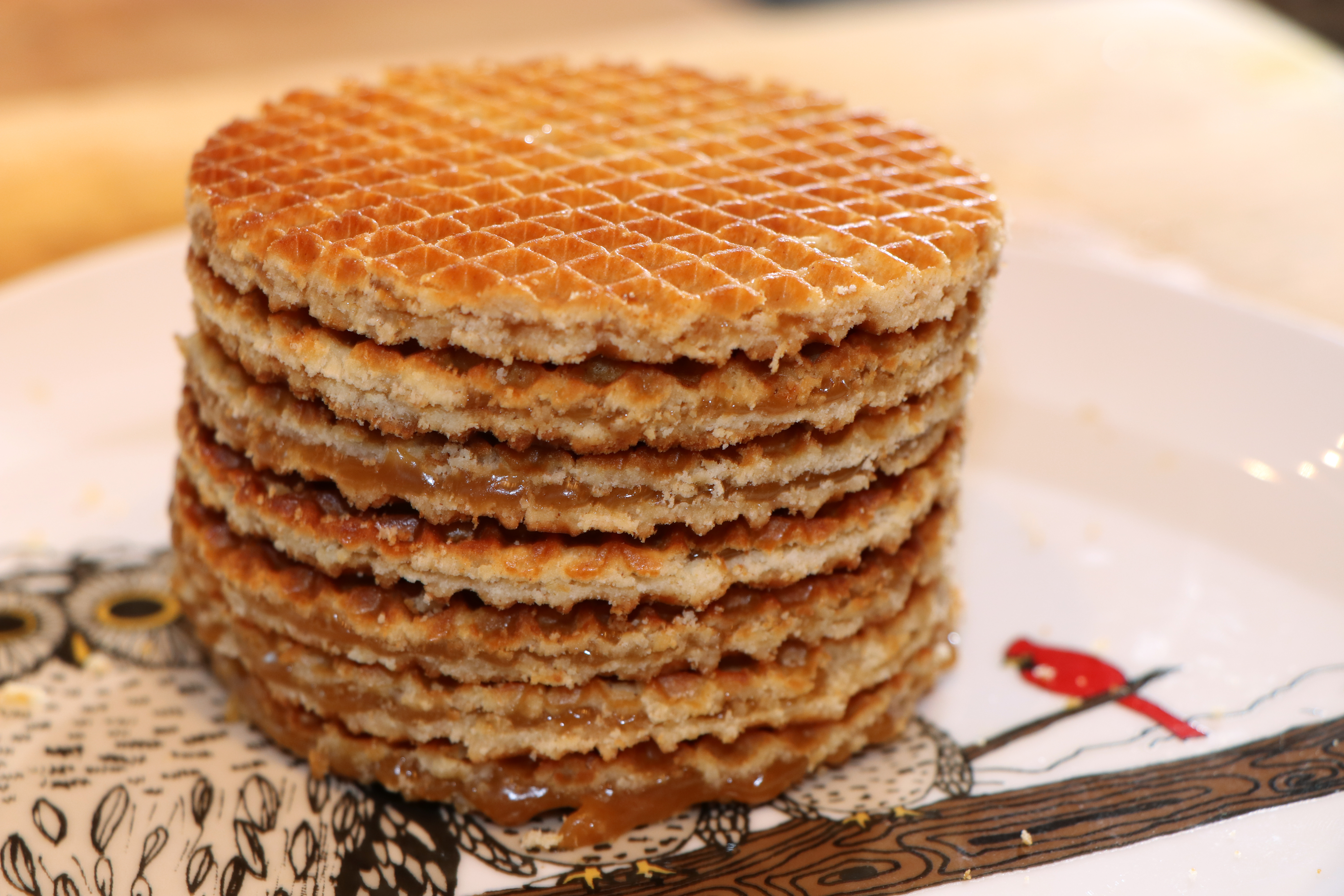 Медовые блины. Вафли Stroopwafels. Stroopwafels голландские. Медовые вафли. Голландские вафли с медом.