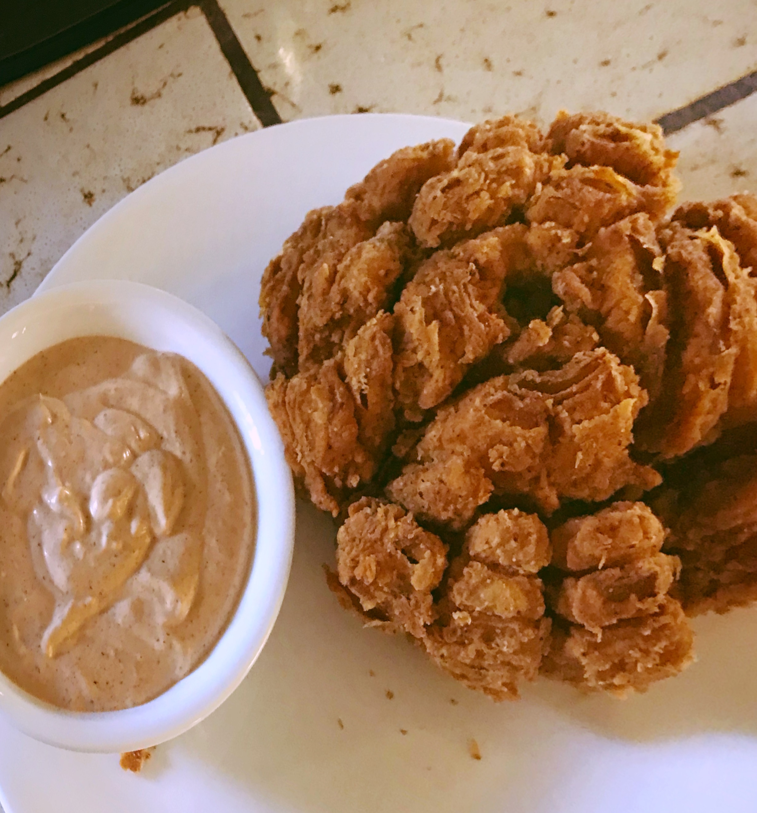 Blooming Onion and Dipping Sauce_image