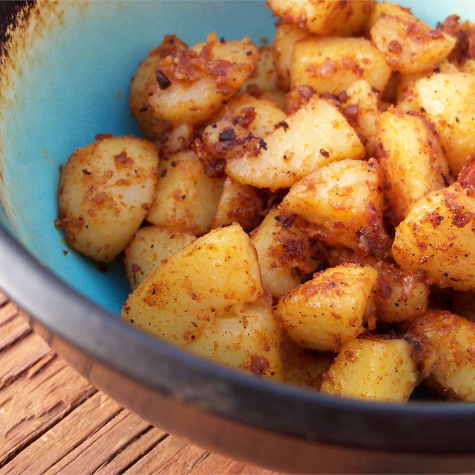 Easy Spicy Roasted Potatoes_image