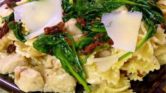 mascarpone pasta with chicken, bacon and spinach