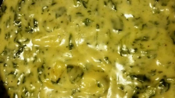 Cheesy beer and spinach dip
