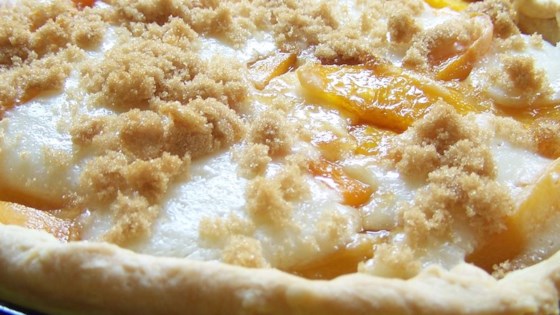 sour cream peach pie with crumb topping