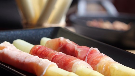 Spargel in schinken (white asparagus wrapped in ham)