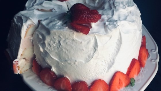 Easy No-Bake Strawberry Ice Cream Cake Recipe