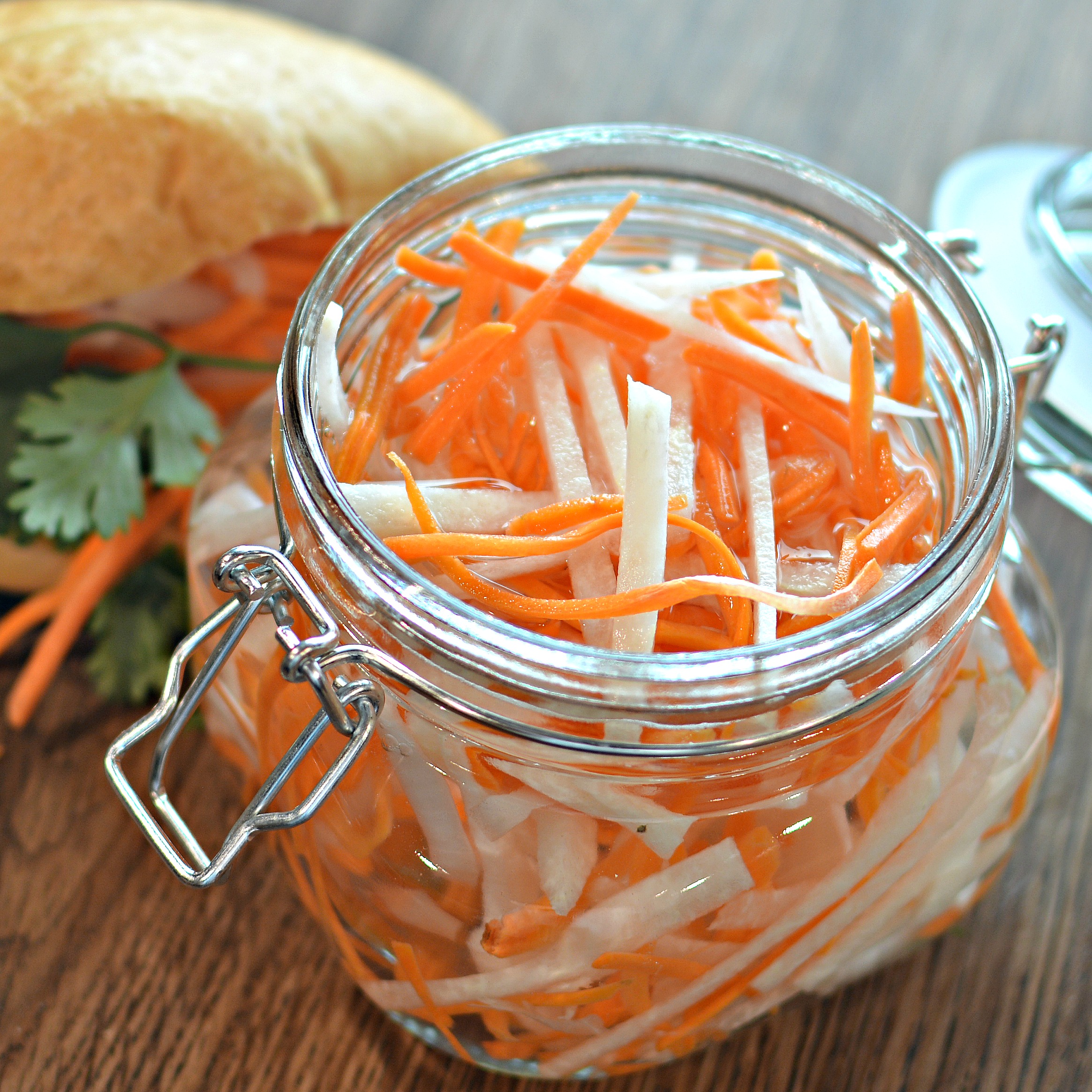 Vietnamese Pickled Daikon Radish and Carrots_image