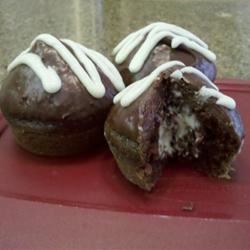 Chocolate Cream-Filled Cupcakes with Fudge Icing_image