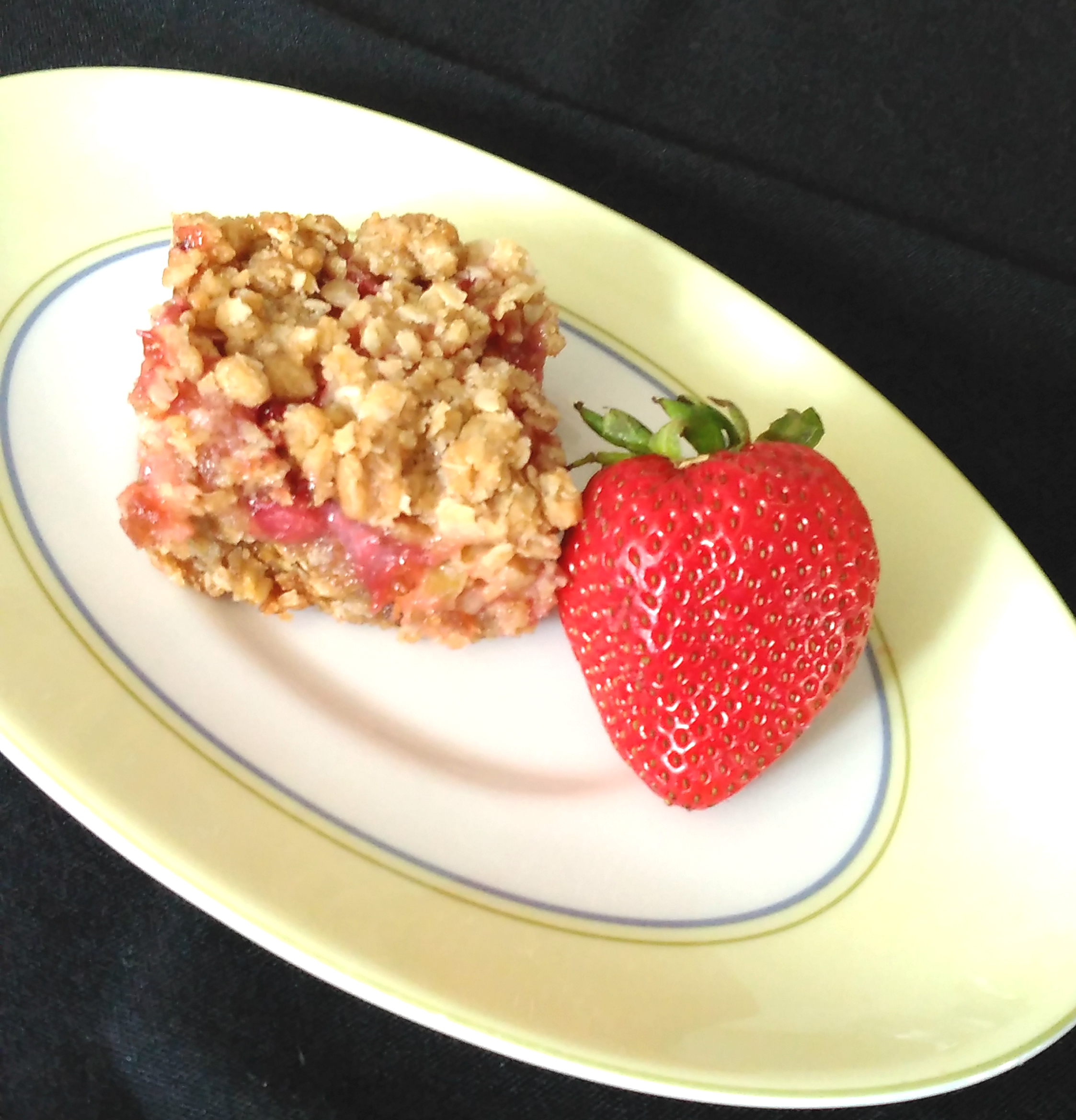 Strawberry Rhubarb Crumb Bars_image