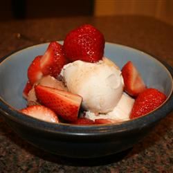 Strawberries in Spiced Syrup_image