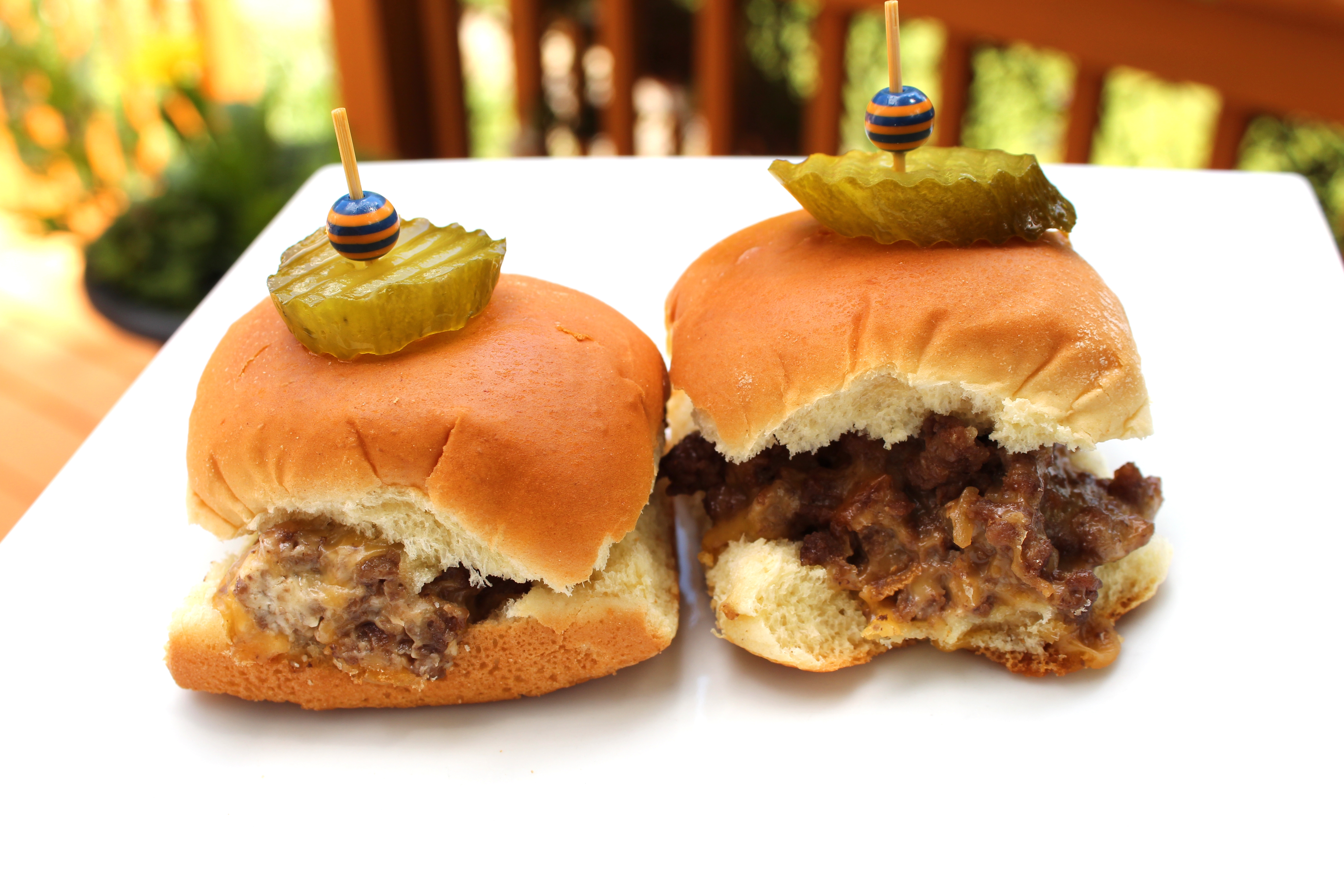 Slider-Style Mini Burgers_image