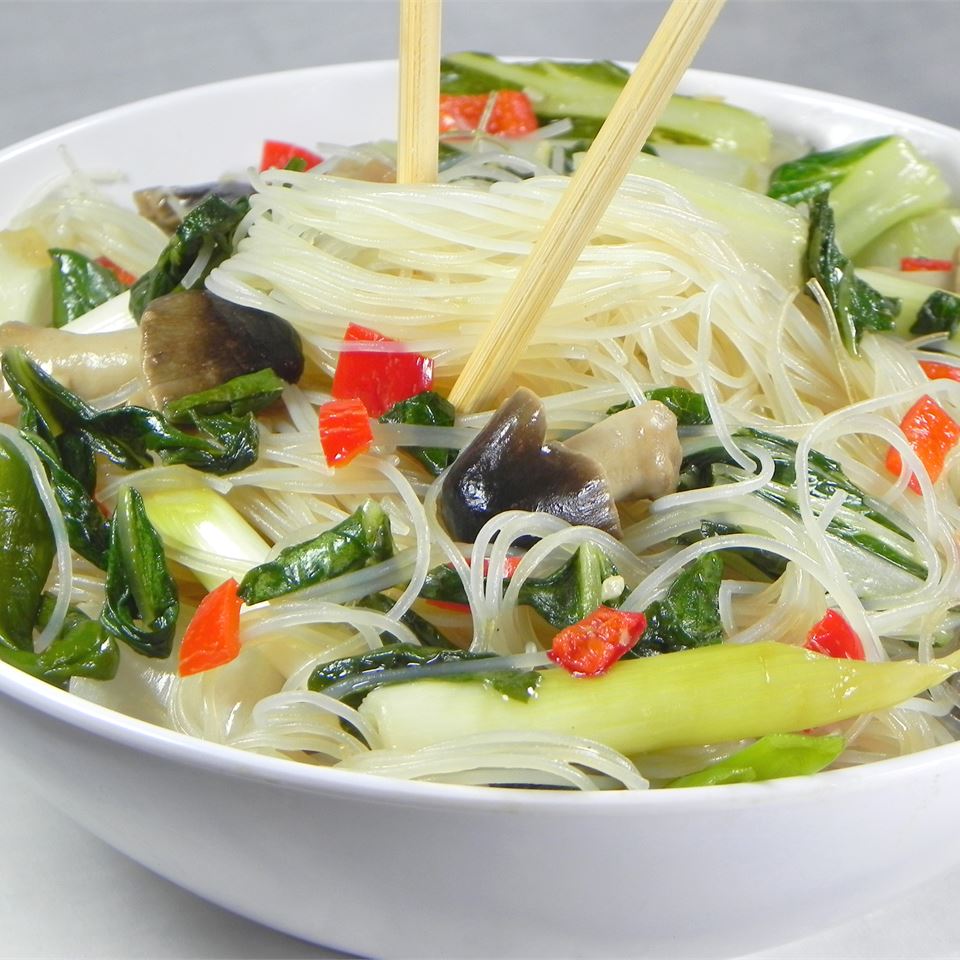 Rice Noodles with Shiitakes, Choy, and Chiles_image