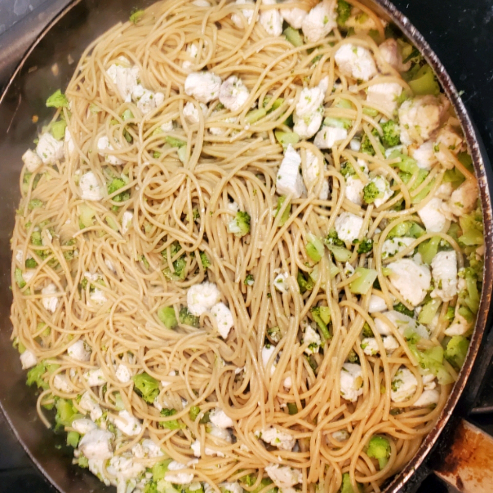 Spaghetti with Broccoli and Chicken image