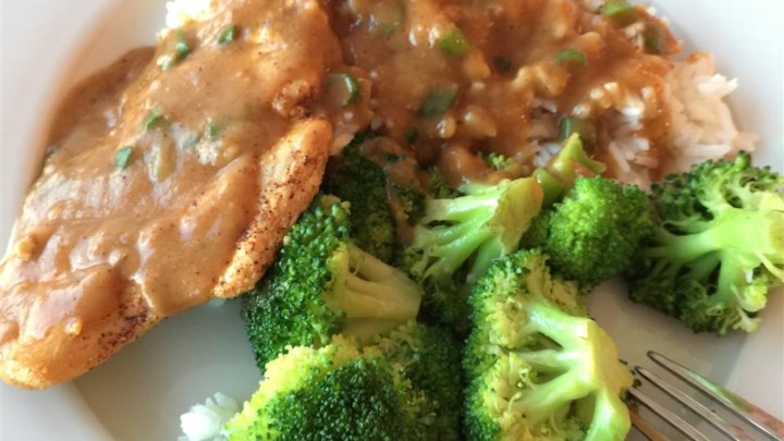 Chicken Breasts with Chipotle Green Onion Gravy