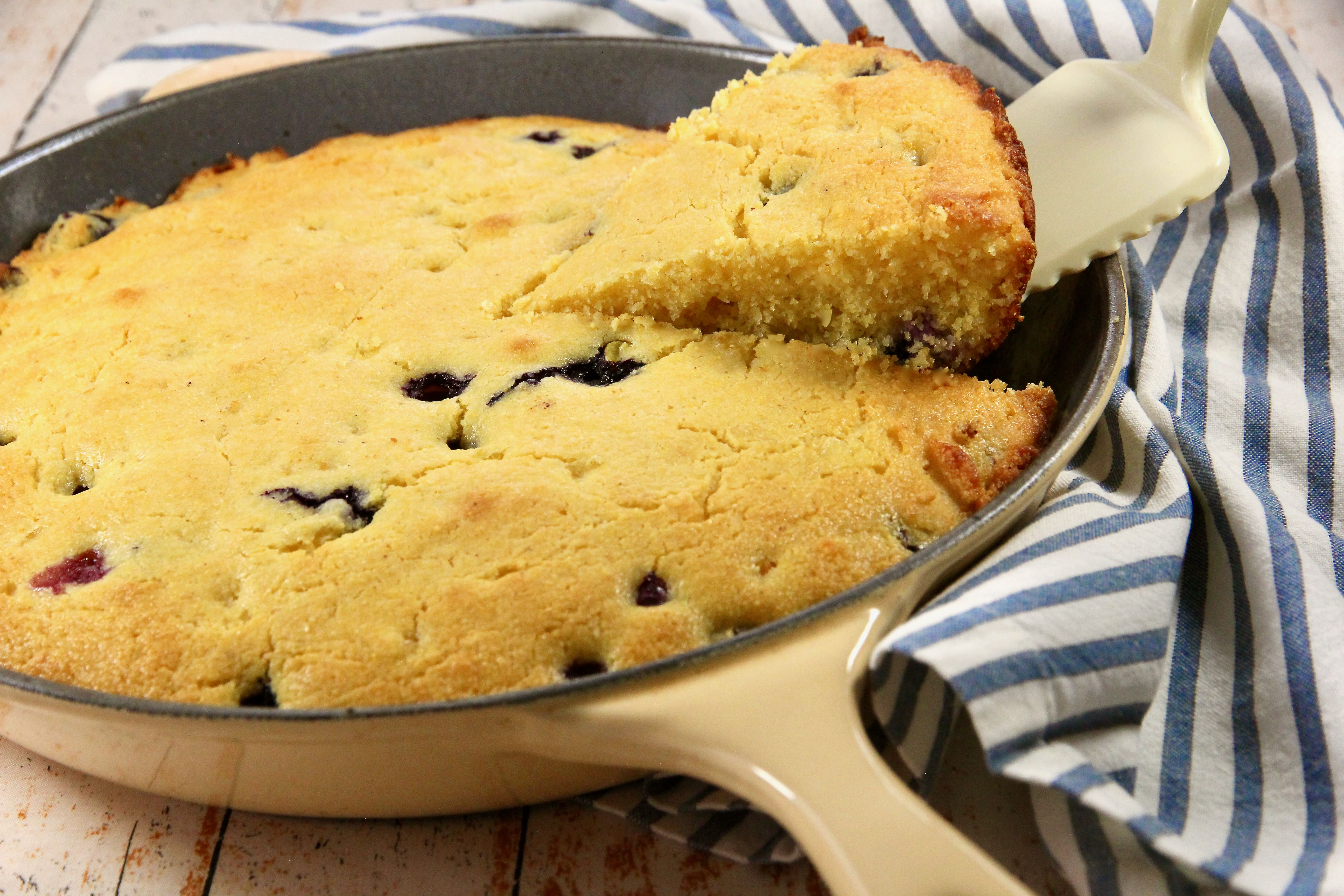 Blueberry Cornbread in a Skillet_image