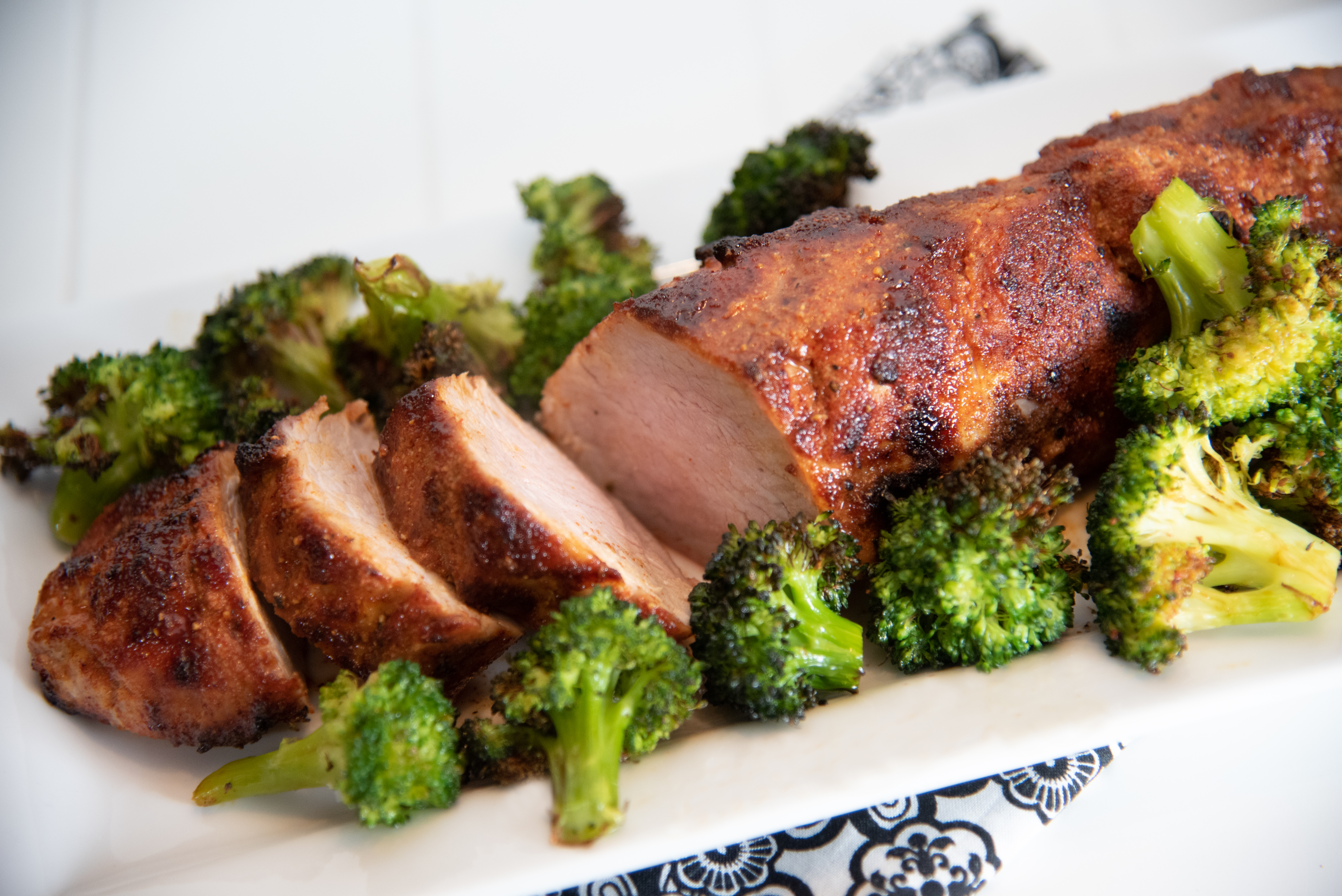 Air Fryer Dry-Rubbed Pork Tenderloin with Broccoli_image