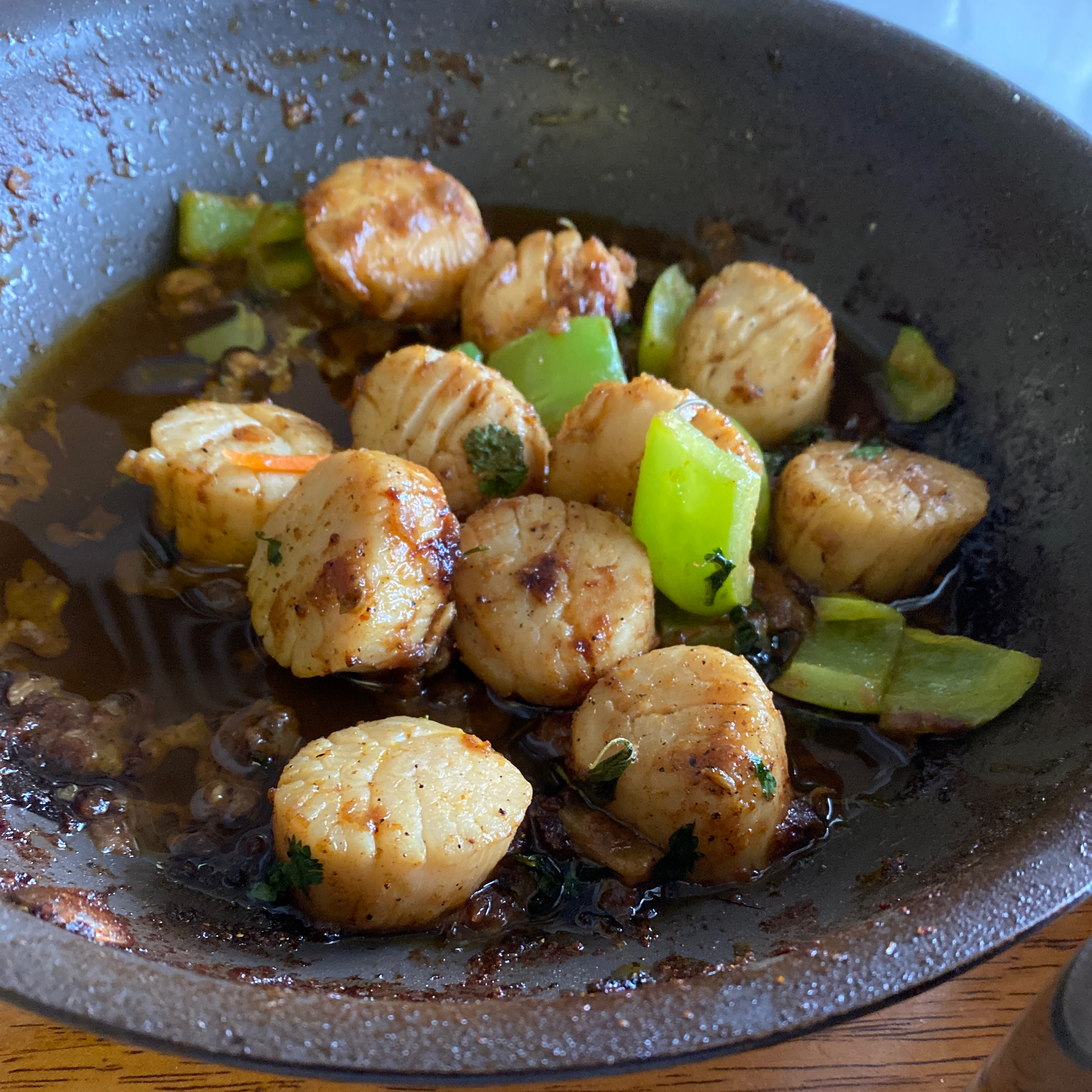 Pan-Seared Lemon and Garlic Scallops image