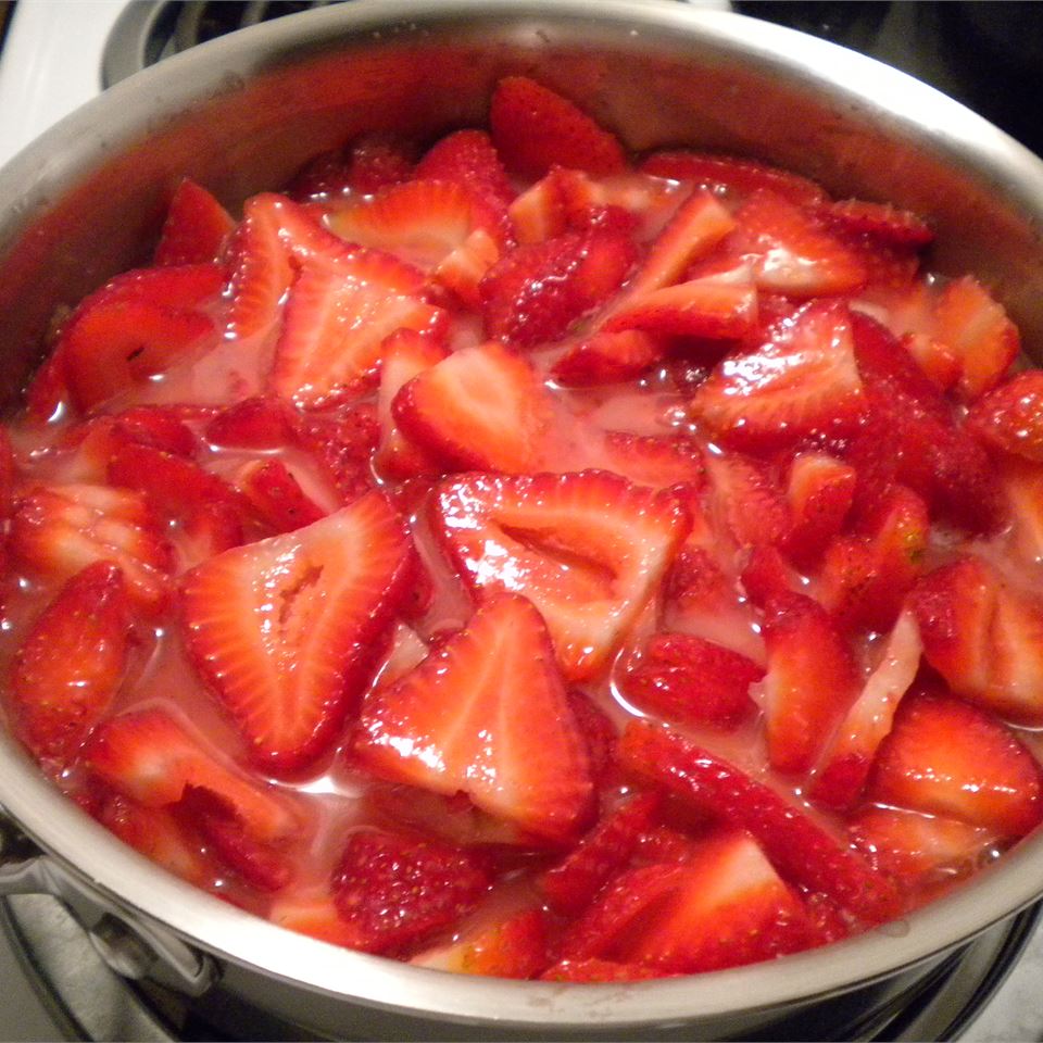 how to make strawberry filling for a cake