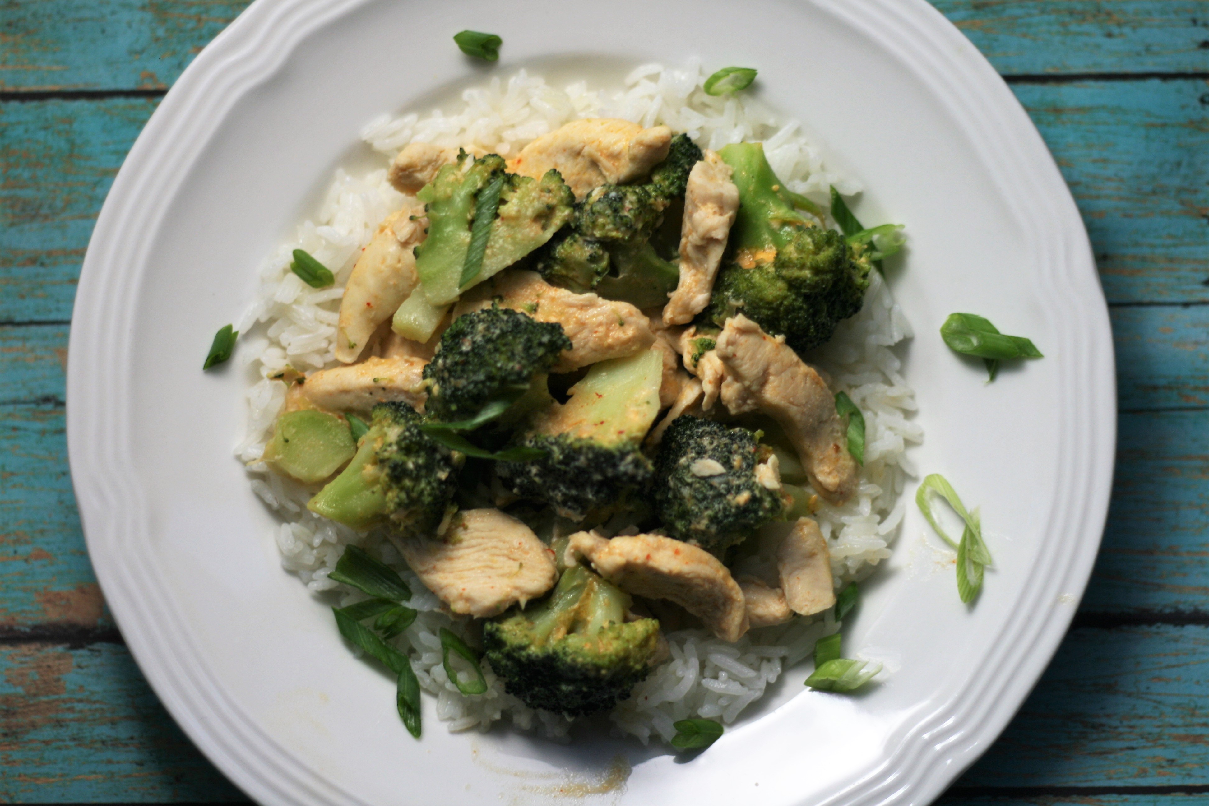 Easy Red Thai Curry with Chicken and Broccoli_image