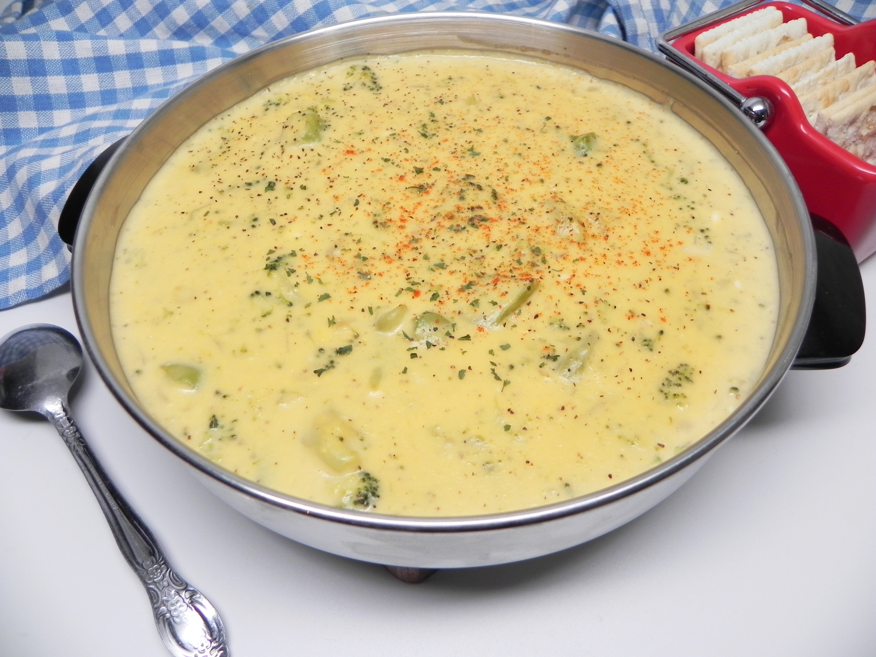 Slow Cooker Cheesy Broccoli Soup_image