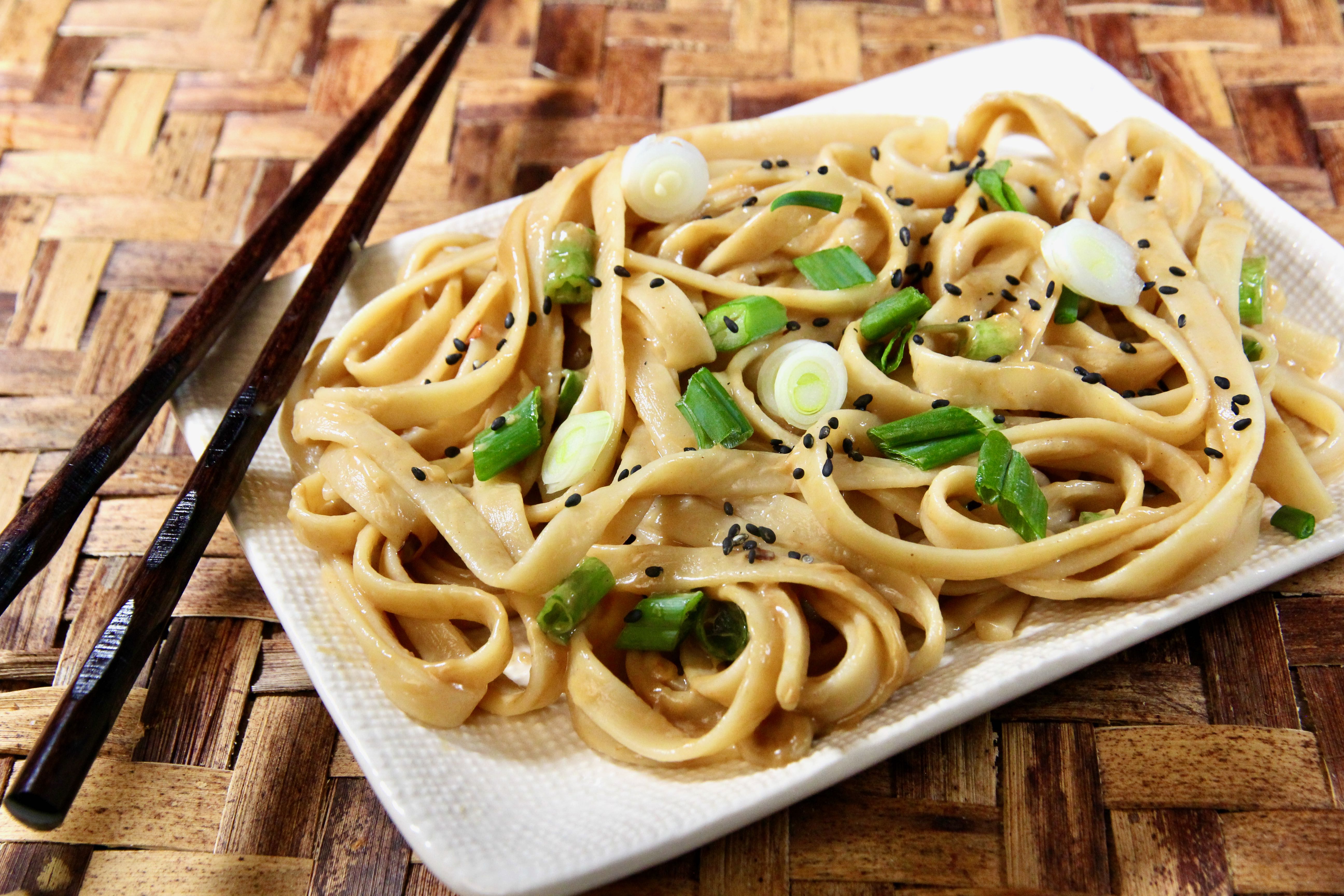 Cold Sesame Noodles with Spicy Peanut Sauce_image