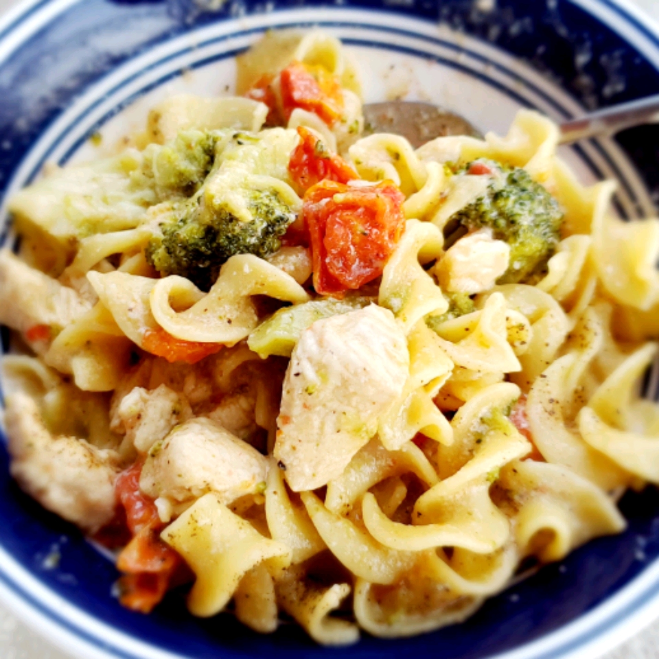 Spicy and Creamy Chicken Pasta_image