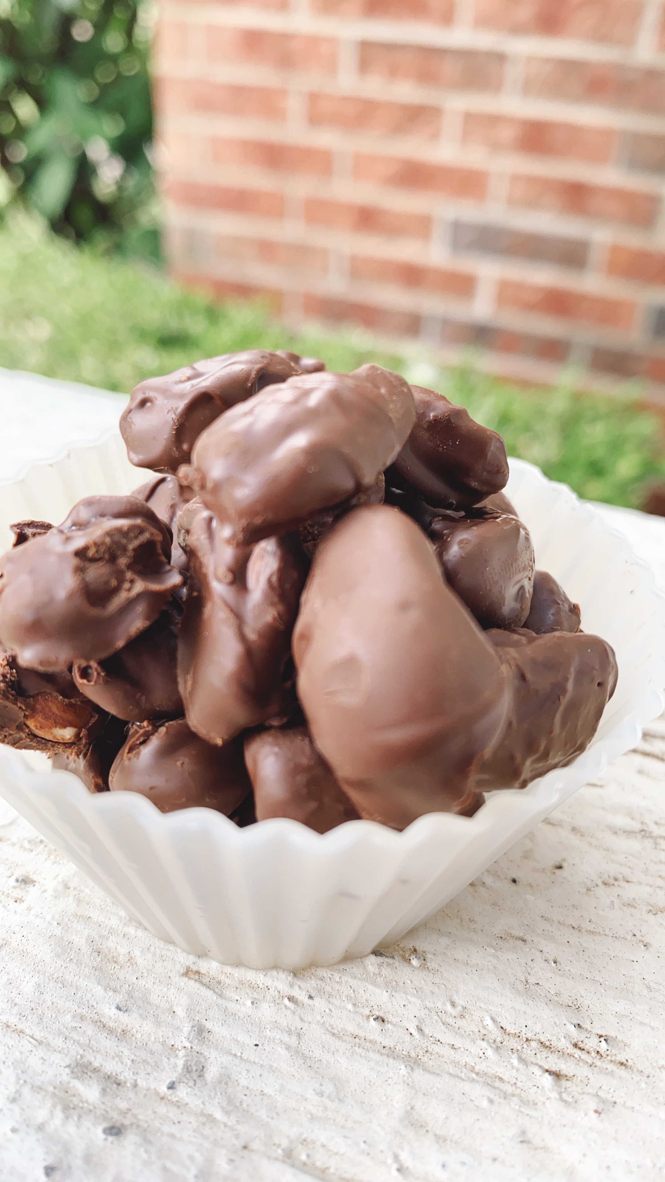 Simple Chocolate-Covered Almonds_image