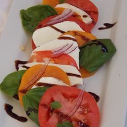 Tami's Tri Color Caprese Salad_image