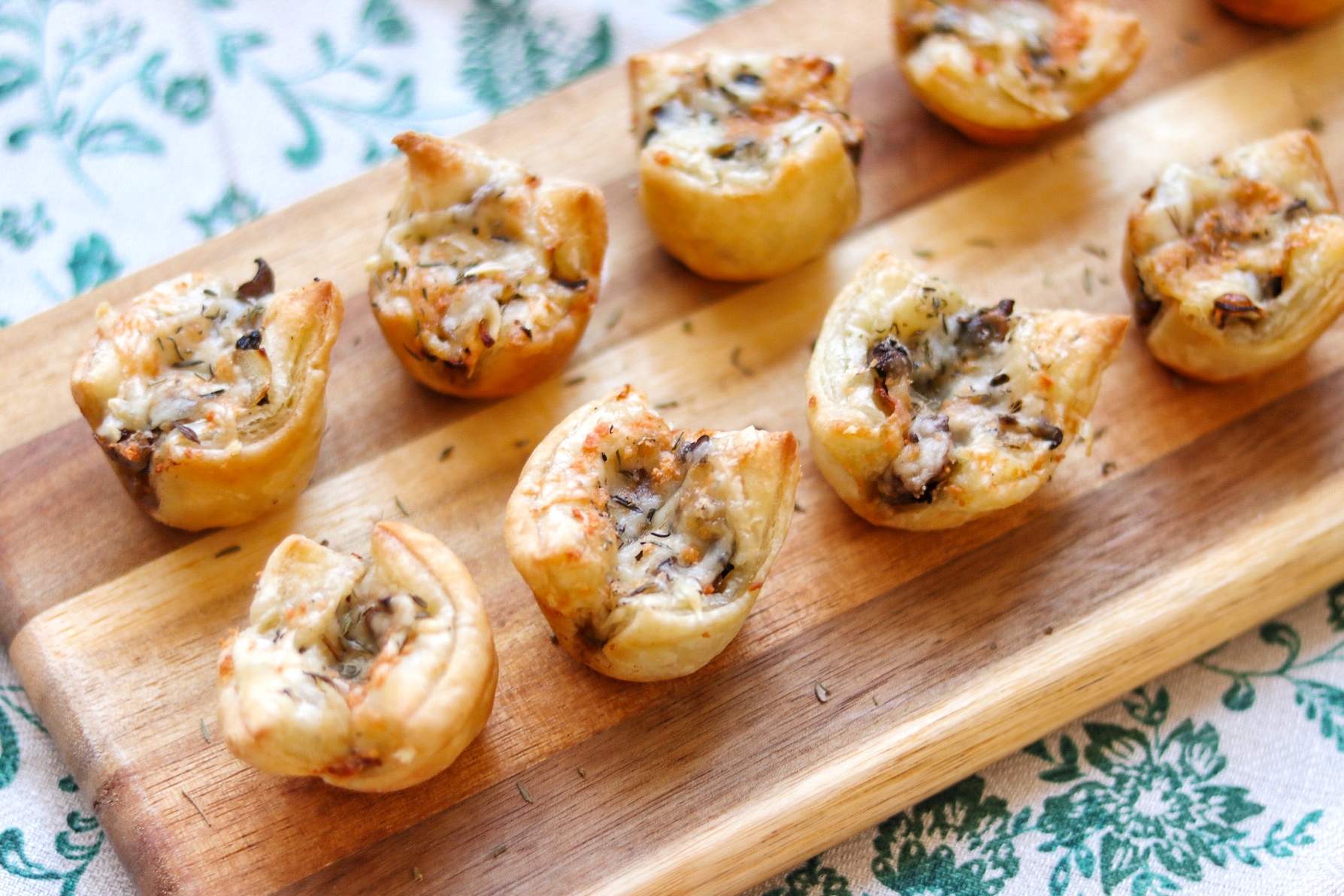 Gruyere-Mushroom Puff Pastry Bites image