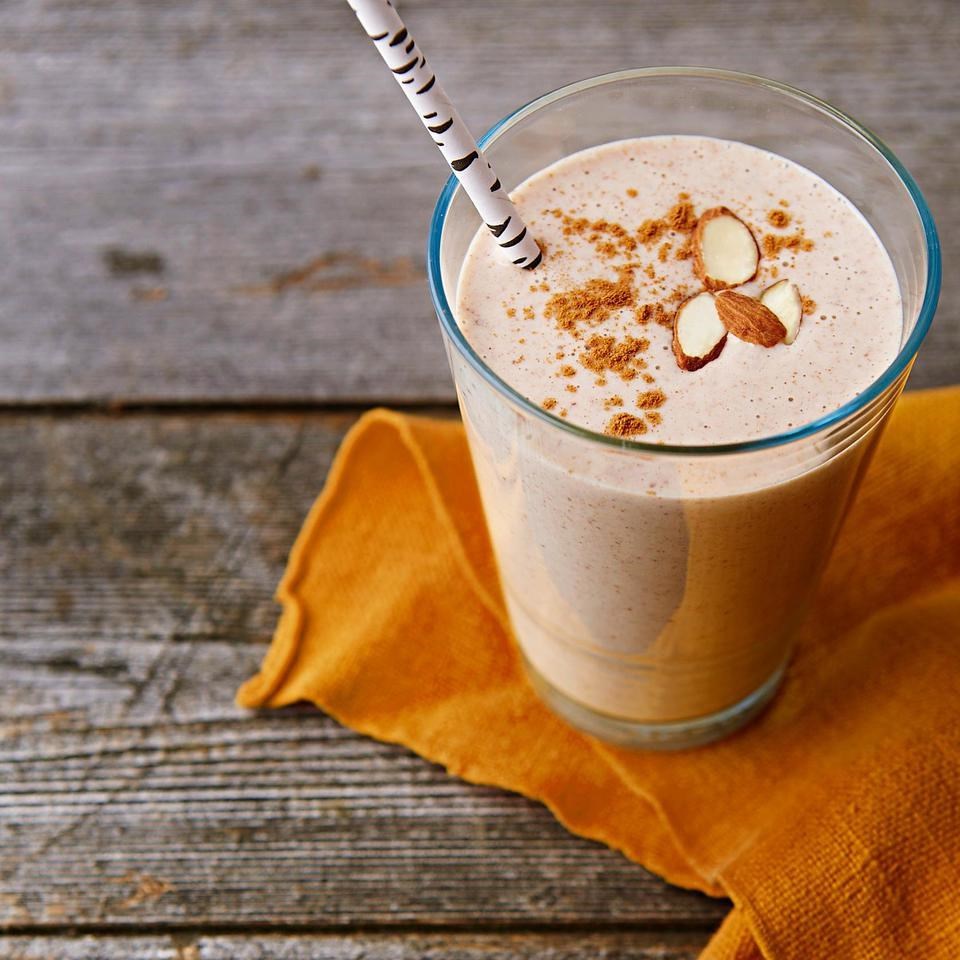 almond butter bannana smoothie