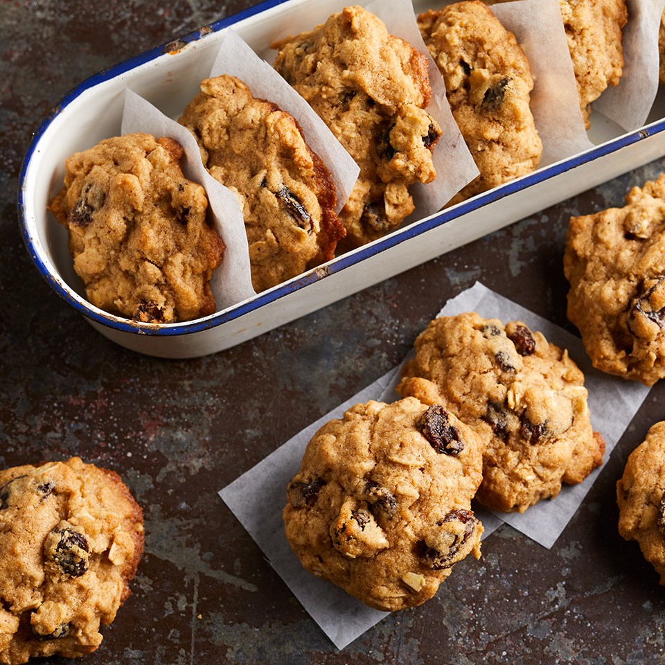 Cinnamon-Raisin Oatmeal Cookies Recipe - EatingWell