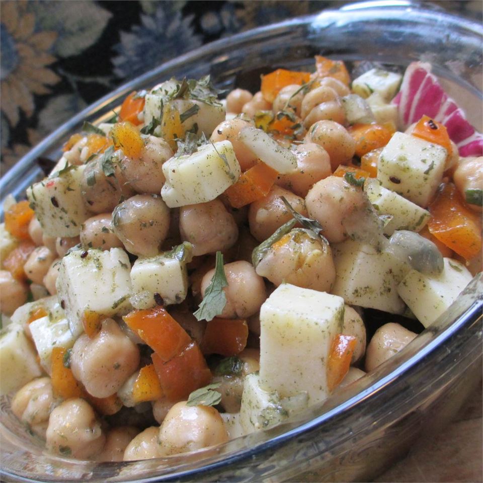 Chickpea and Cheese Salad_image